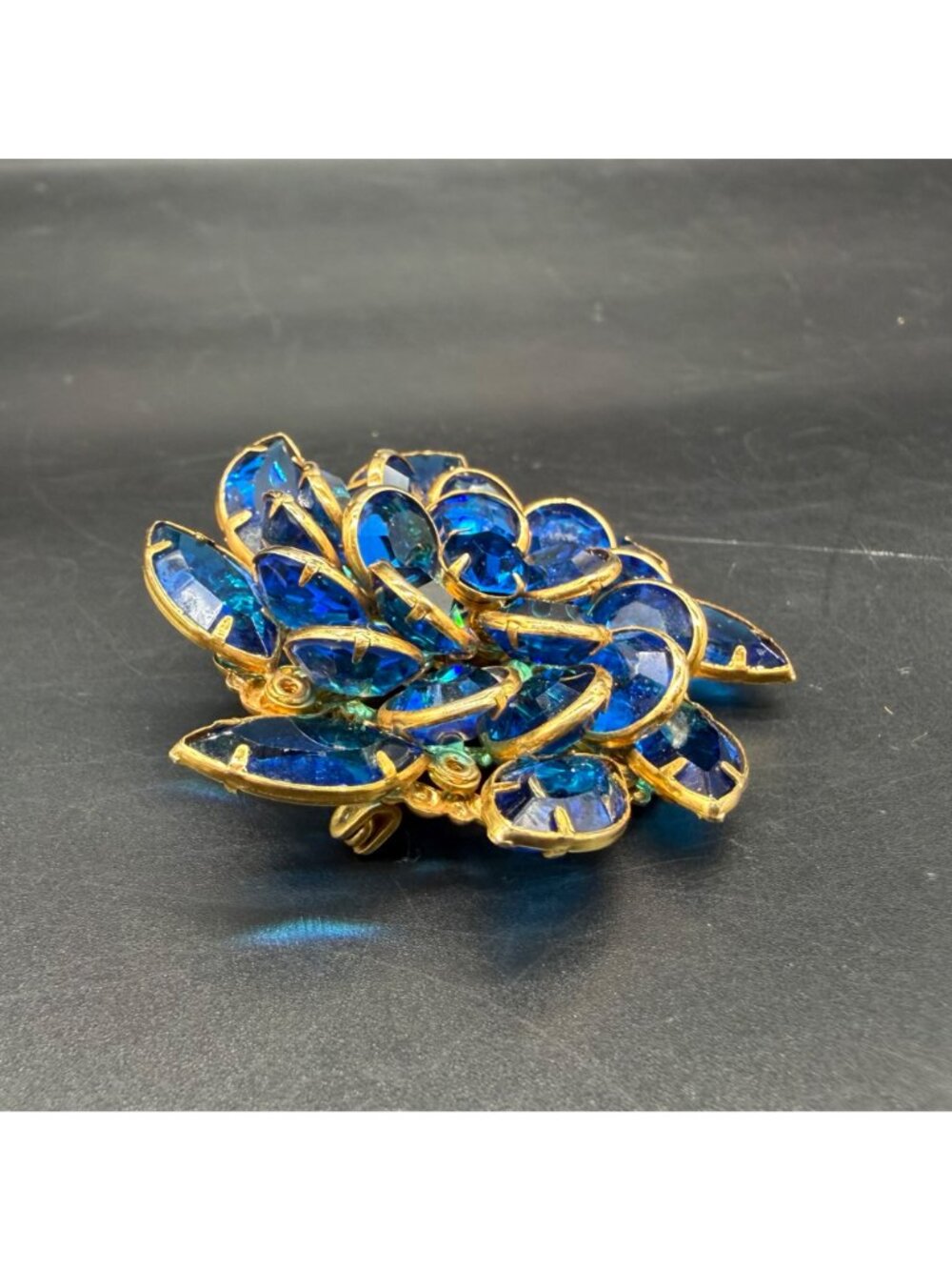 Vintage Mid Century Blue Rhinestone Gold Tone Flower Brooch Pin Elegant Jewelry - Picture 6 of 7